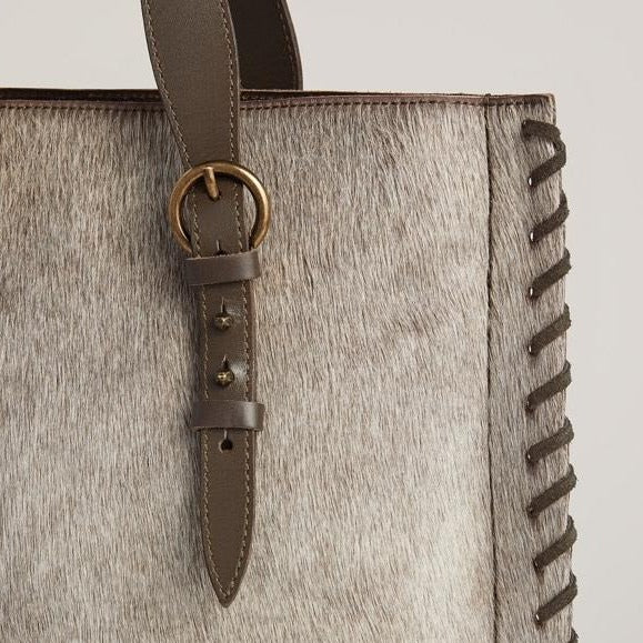 Detail shot of Everyday Tote in Natural