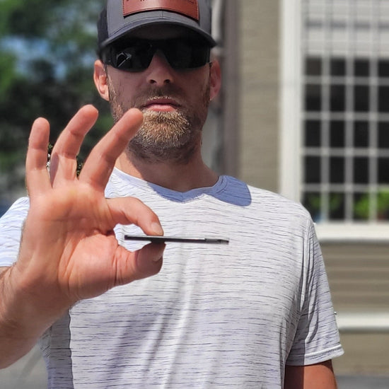 CharGeCard® Ultra-tunn kreditkortsstorlek Telefonladdare svart